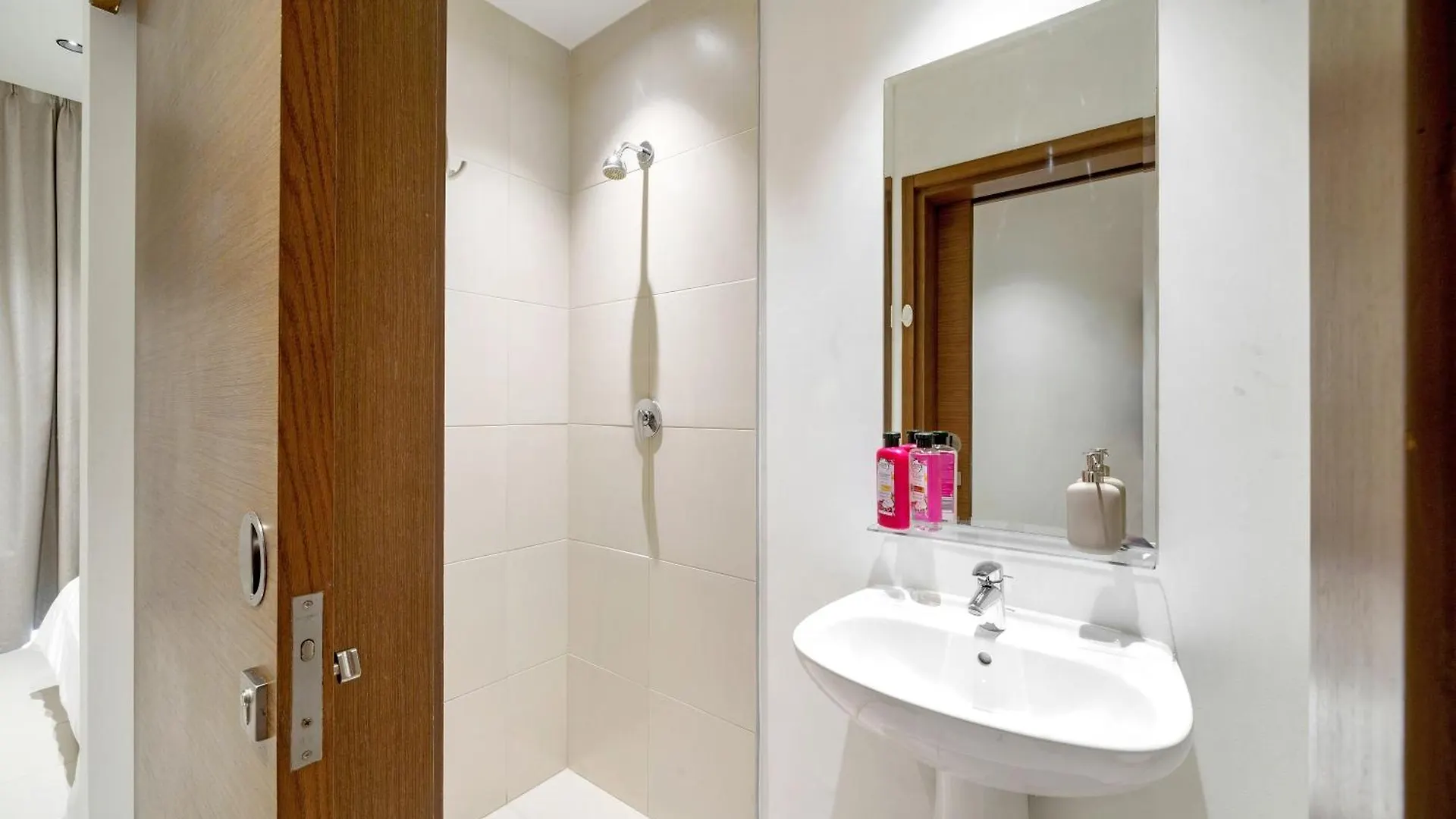 Experience City Walk - Spacious Haven - 2 Bedroom Plus Maid'S Room Dubai